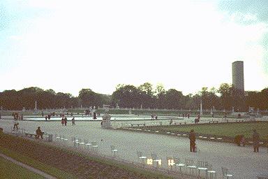 リュクサンブール庭園よりモンパルナス塔